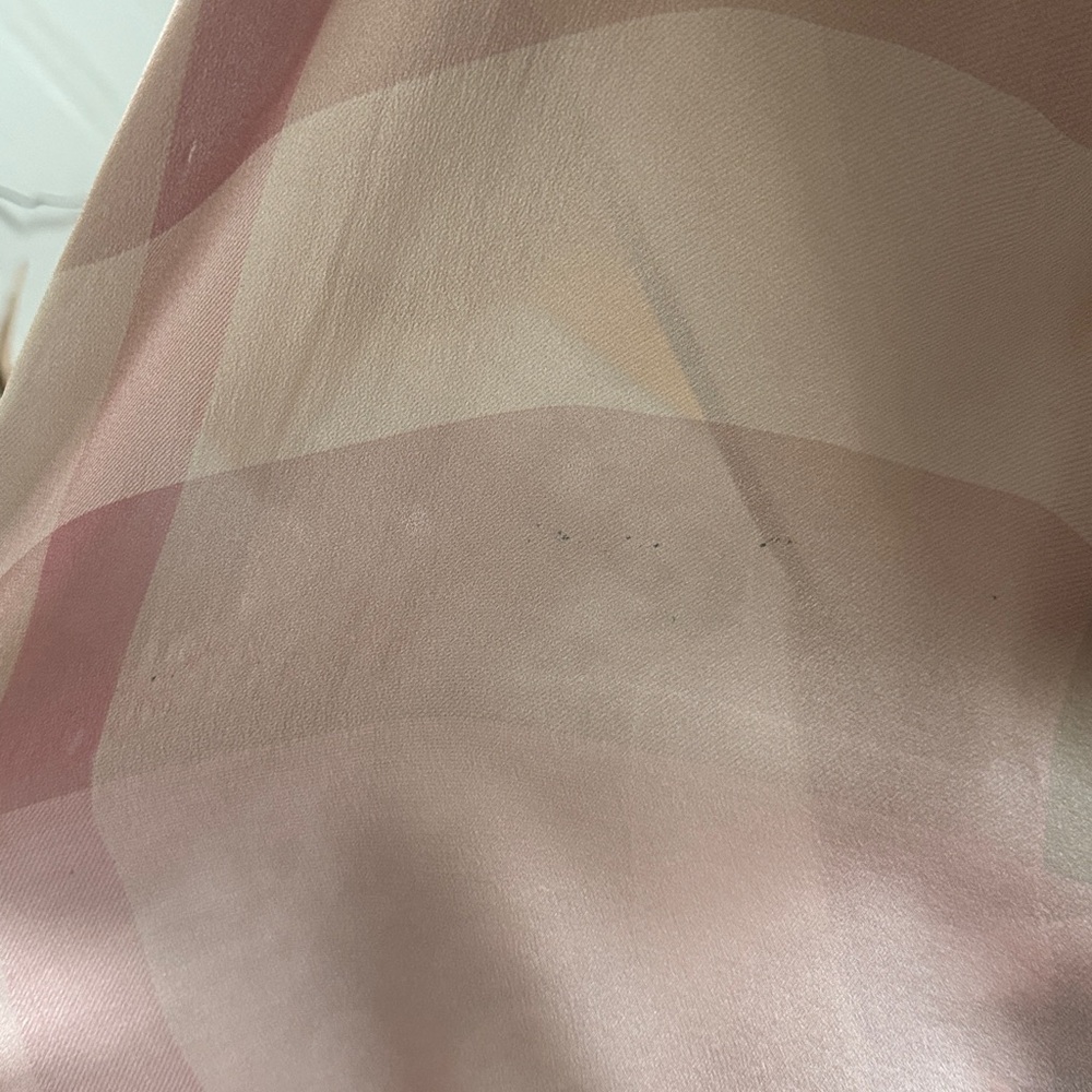 Burberry Silk Pink Scarf - Size: 190x70cm - Picture 3 of 3
